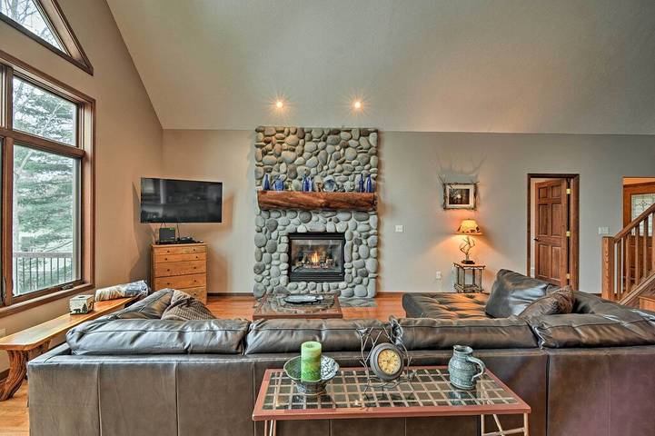 Vacation rental for 13 people, with balcony/terrace in Higgins Lake