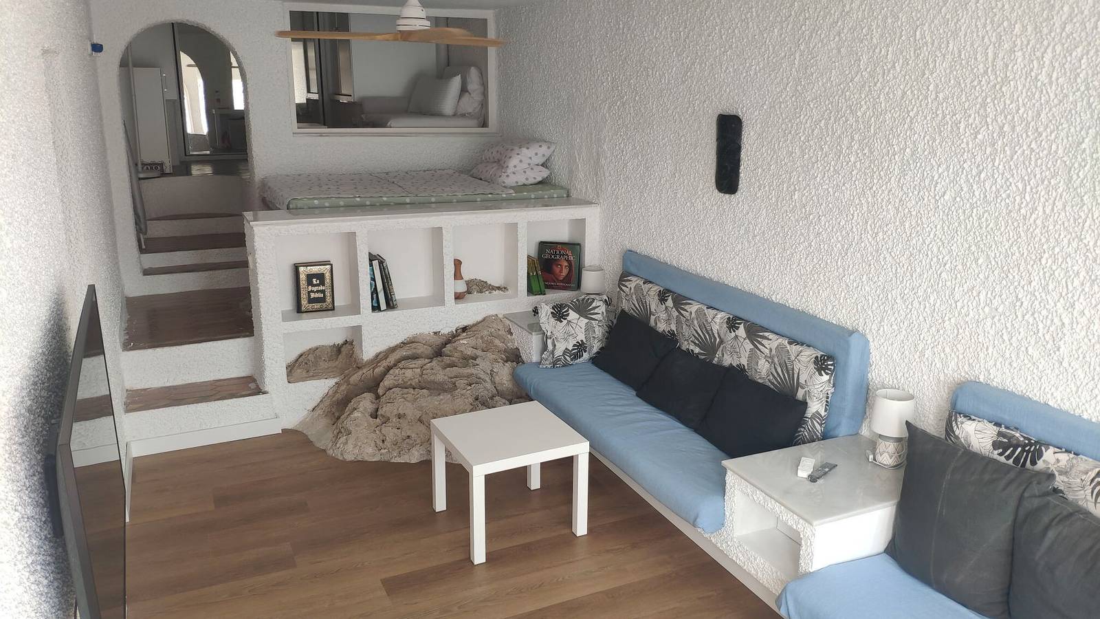 Apartamento entero, Apartamento 'The Seacave' con vistas al mar, Wi-Fi y aire acondicionado in Puerto de Mazarrón, Mazarrón