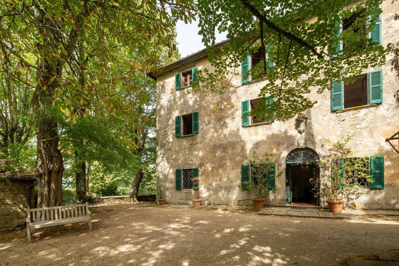 Ancient villa with outbuilding and private pool-Villa Bagnolo in Arezzo Province