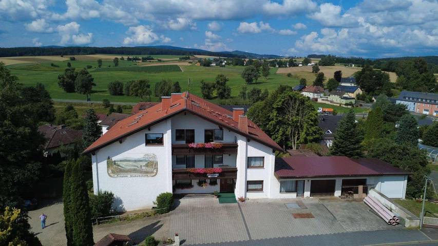 Gasthof Siebenstern - modernes Einzelzimmer mit Balkon in Röslau, Landkreis Wunsiedel im Fichtelgebirge