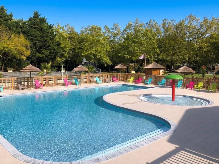 Camping pour 4 personnes, avec bassin pour enfant sur l' Île de Ré