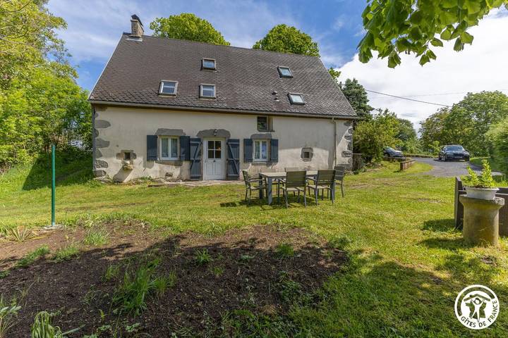 Gîte pour 7 personnes, avec Terrasse ainsi que Jardin et Vue