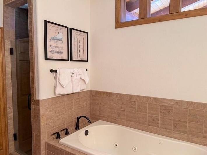 Vacation house for 12 people, with hot tub and balcony as well as pool in Angel Fire