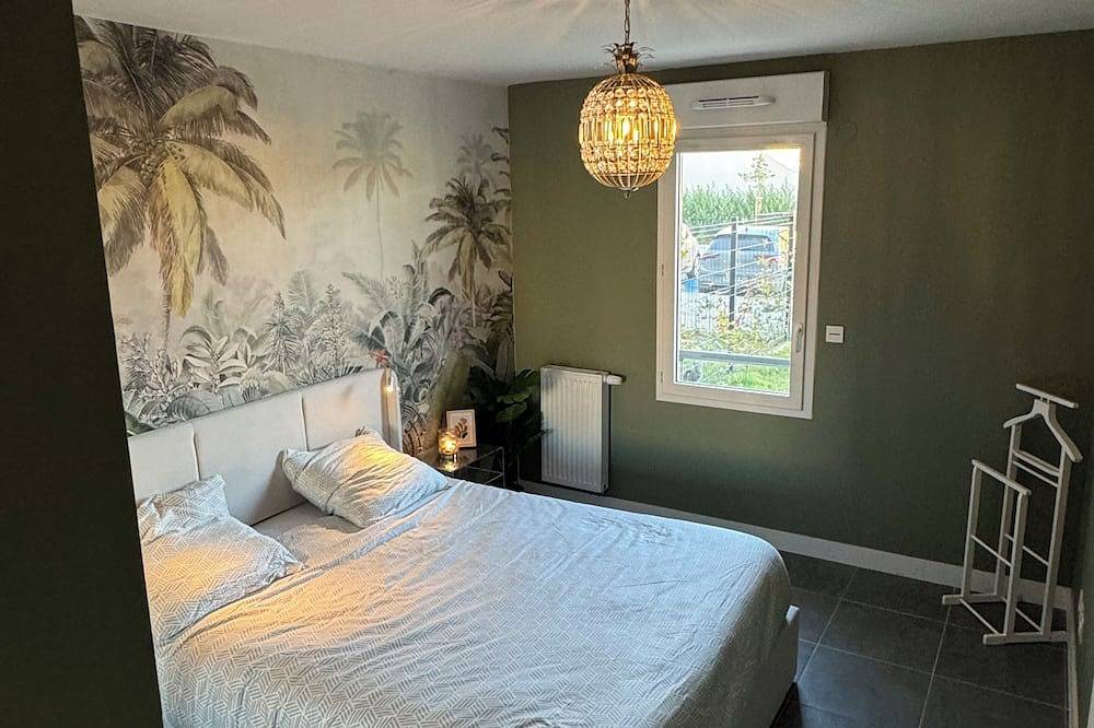 Entire apartment, Appartement Avec Jardin Neuf et Élégant Dans une Résidence Calme in Villeneuve-lès-Avignon, Nimes region