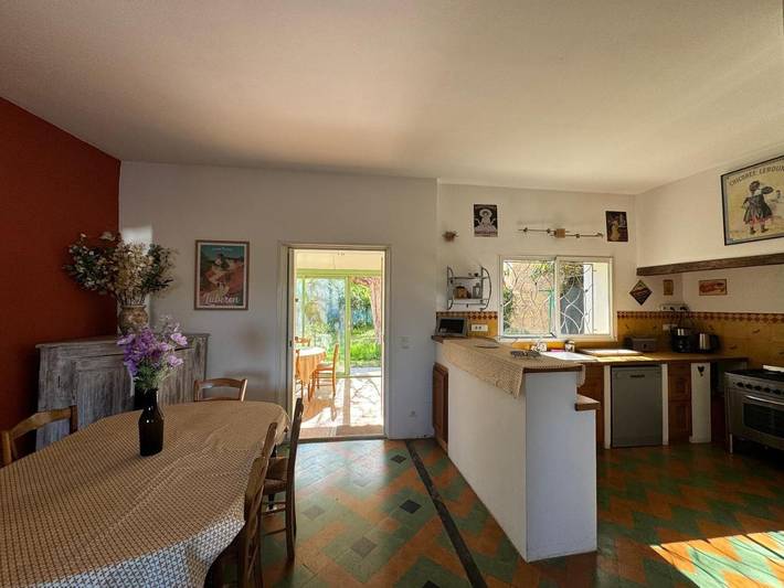 Location de vacances pour 6 personnes, avec Terrasse et Jardin ainsi que Piscine et Vue à Saint-Martin-de-Castillon