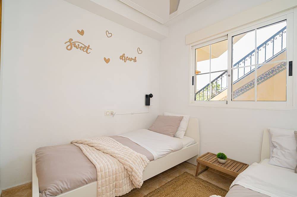 Entire apartment, Villamartin apartment. Excellent location for Golfers, Cyclists and Hikers in Brisas y Golf, Orihuela