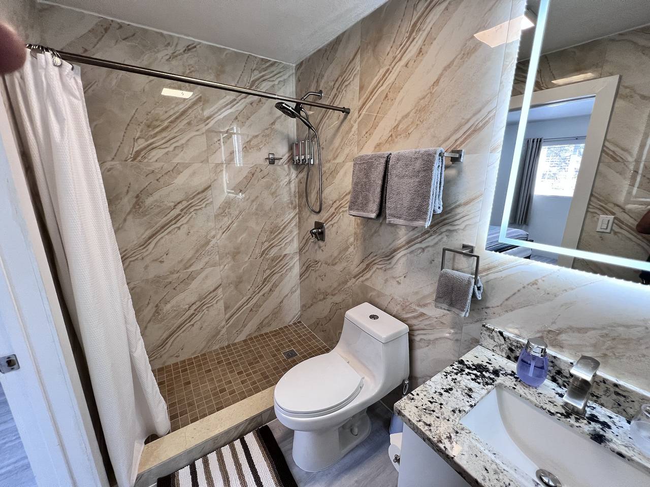 Entire studio, 💎stylish Studio Apartment By Miami Airport in Miami, Florida