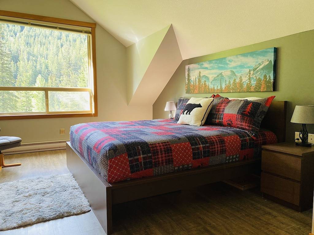 Beautiful Ski In/Out Riverside Retreat at the Base of Panorama ♥️♥️ in Panorama