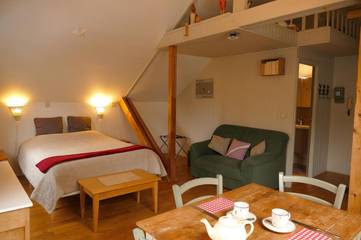 Gîte pour 2 personnes, avec jardin ainsi que vue et terrasse à Sainte-Ode