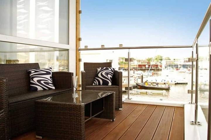 Hausboot für 6 Personen, mit Sauna und Balkon am Greifswalder Bodden