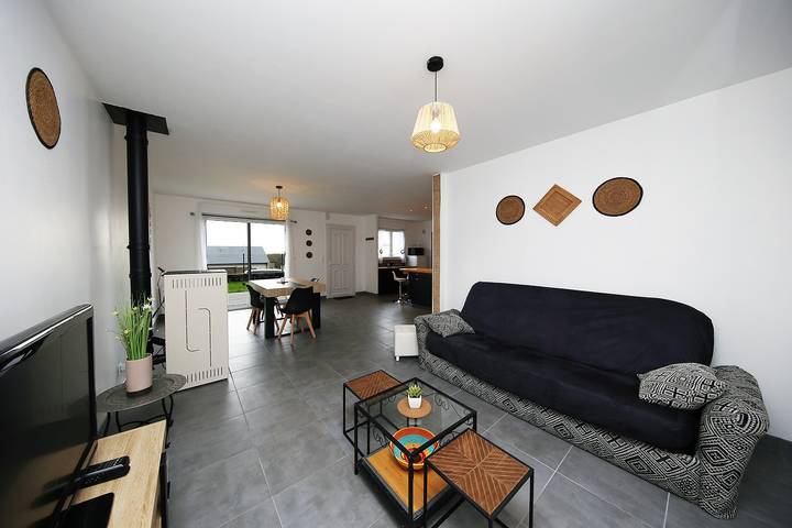 Location de vacances pour 6 personnes, avec terrasse et jardin, animaux acceptés à La Lucerne-d'Outremer - 2