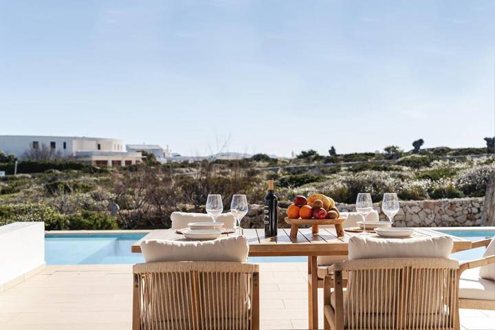 Location de vacances pour 5 personnes, avec piscine ainsi que terrasse et vue à Cala Morell - 4