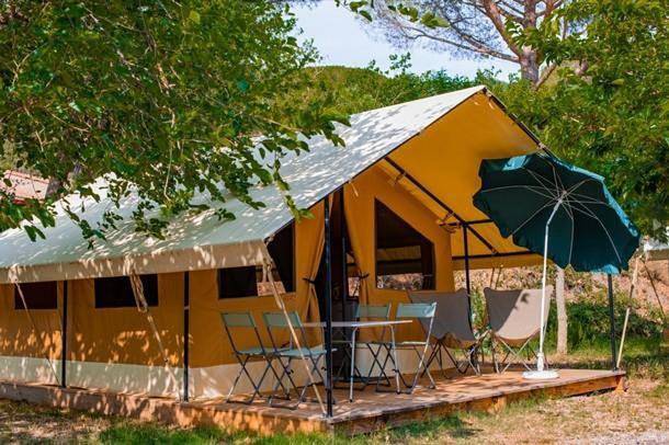 Camping pour 2 personnes, avec Terrasse et Jardin dans le Cantal - 4