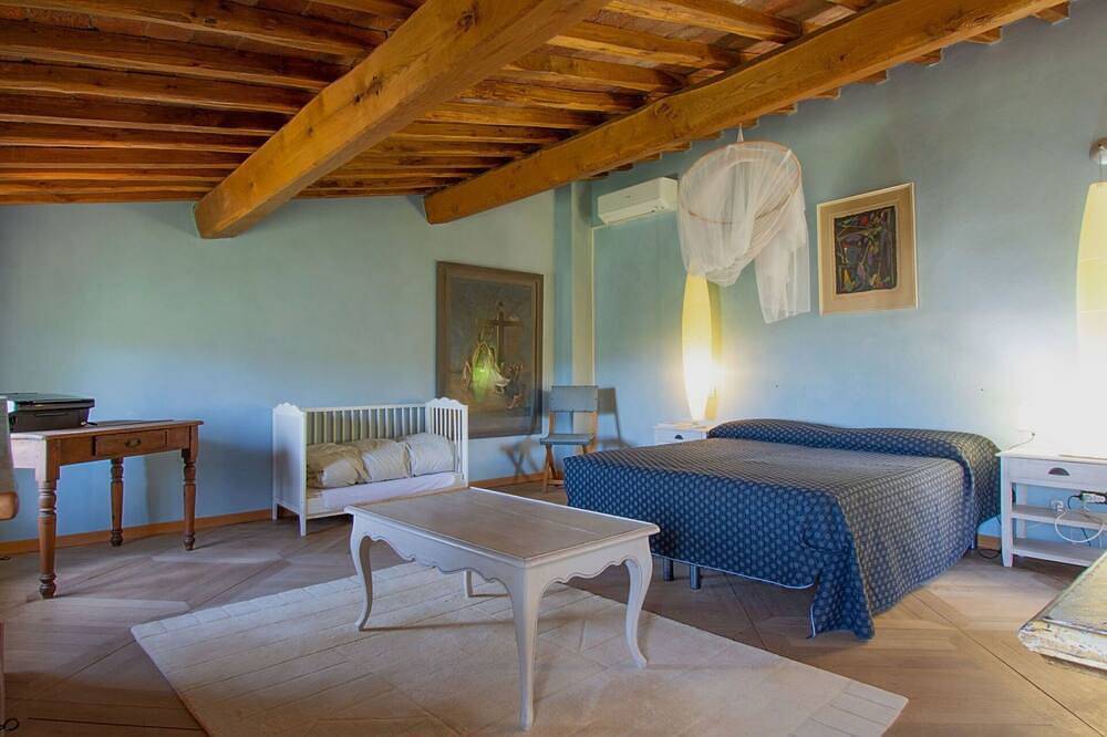 Alleinstehendes Ferienhaus mit W-Lan, Klimaanlage, privatem Pool, Tv, Innenhof, Haustiere erlaubt in Lajatico, Pisa Provinz