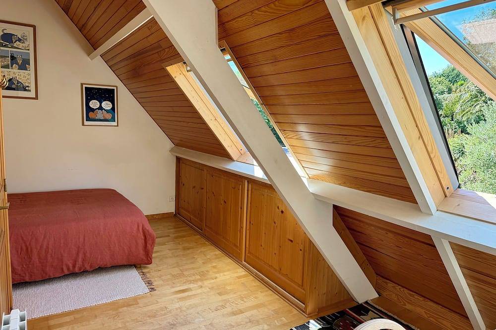 Les oliviers room, quiet and bright in Fouesnant, Côte de Cornouaille