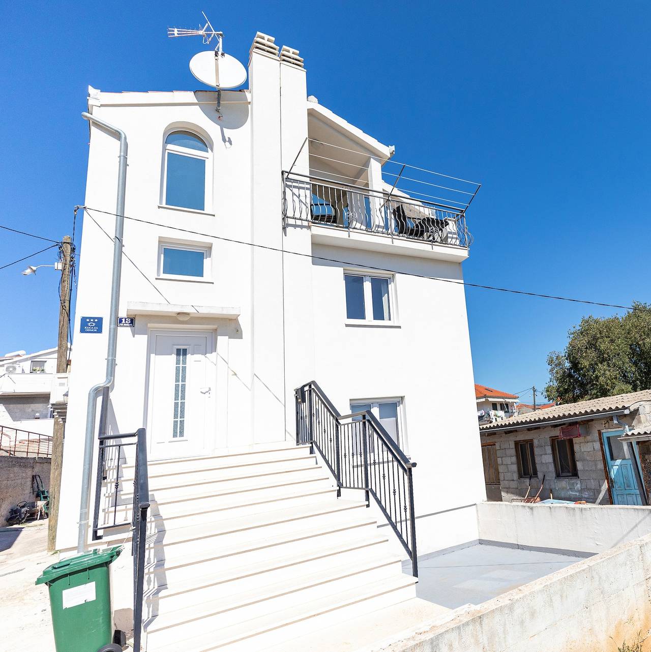 Huis met vier kamers met een balkon en uitzicht op de zee Slatine, Ciovo K-24437 in Slatine, Čiovo