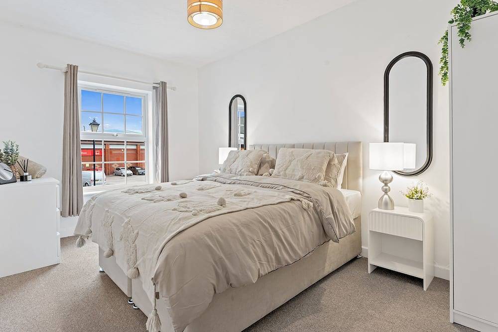Entire apartment, Modern 2-Bed Flat with Flexible Beds in Warrington, Cheshire