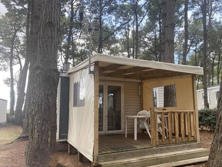 Camping Ushuaïa Villages L'estuaire - Mobilhome 2 personnes - - 20m² - 1 chambre - terrasse couverte 9m² in Paimbœuf, Vallée de la Loire
