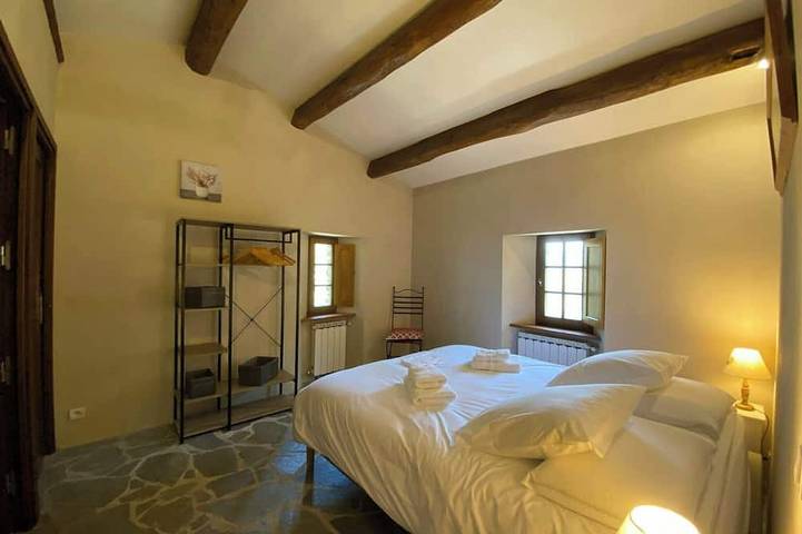 Location de vacances pour 6 personnes, avec jardin et piscine à L'Estréchure - 2