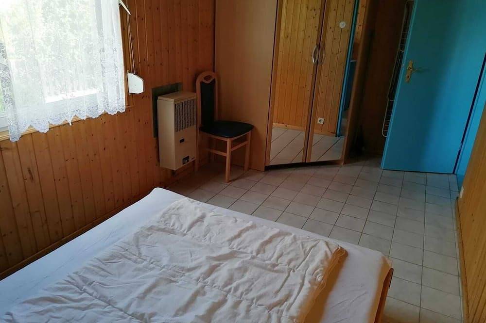 Ueckermünde Bellin , strandnah, am Wald, linke Seite des Hauses in Ueckermünde, Vorpommern Greifswald