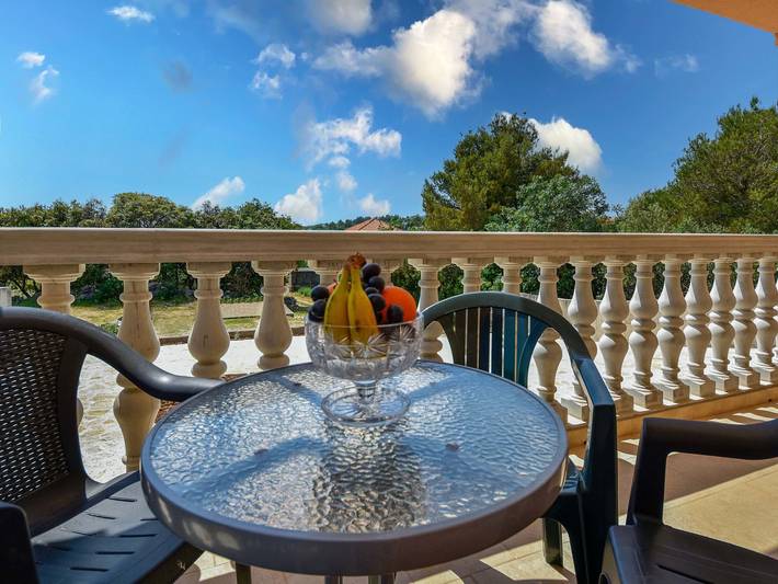 Ferienwohnung für 2 Personen, mit Terrasse und Garten auf Murter - 2