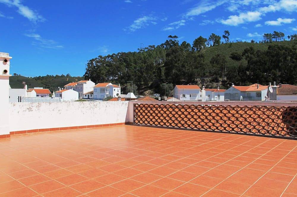 Vakantiehuis in het centrum van Odeceixe met Terras in Odeceixe, Costa Alentejana