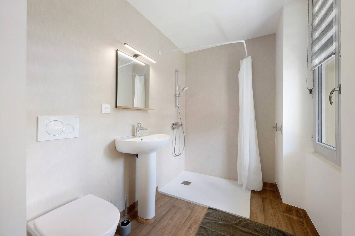 Chambre 5 – L’Auberge Le Toit Vert : Espace et partage à Moutiers in Moûtiers, Massif du Mont-Blanc