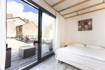 Gîte pour 4 personnes, avec terrasse et jacuzzi ainsi que jardin et piscine à Montamisé