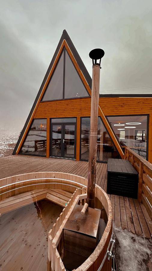 Location de vacances pour 8 personnes, avec jardin ainsi que terrasse et vue dans Mărișel - 3