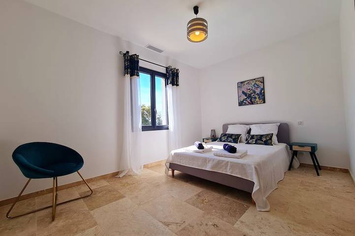 Location de vacances pour 6 personnes, avec terrasse ainsi que jacuzzi et jardin à Trans-en-Provence - 2