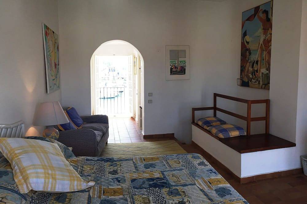 Luxuriöses Haus am Ufer von Port Grimaud in der Nähe des glamourösen St. Tropez mit Liegeplatz in Port Grimaud, Grimaud