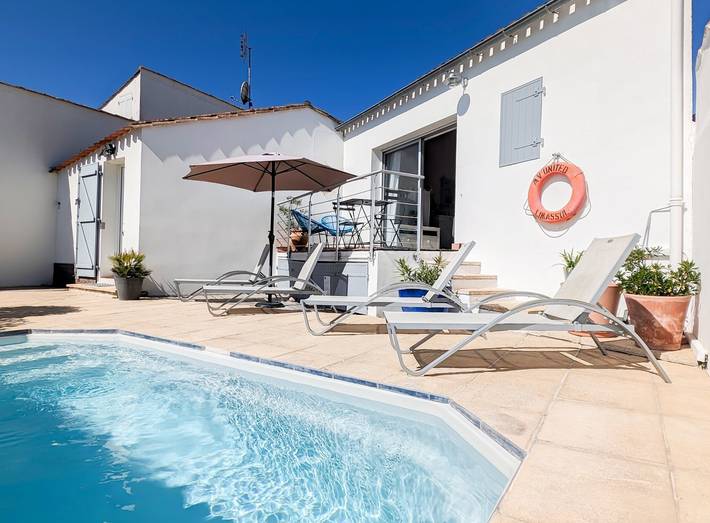Gîte pour 5 personnes, avec terrasse et piscine - 1