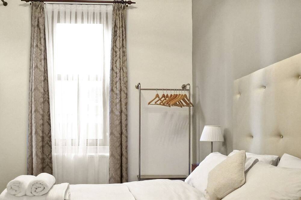 Entire apartment, Style, character, frescoes, terrace views, Galata! in Beyoğlu, Istanbul