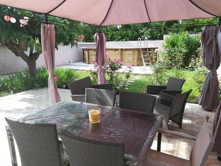 Location de vacances pour 2 personnes, avec piscine ainsi que vue et jardin dans la Creuse