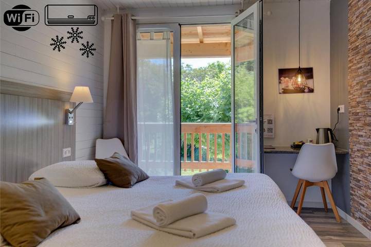 Hôtel pour 2 personnes, avec Jacuzzi et Terrasse ainsi que Jardin et Piscine