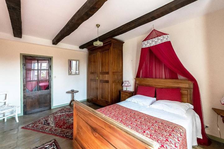 Location de vacances pour 4 personnes, avec piscine et vue ainsi que jardin et terrasse à Comps-la-Grand-Ville - 4