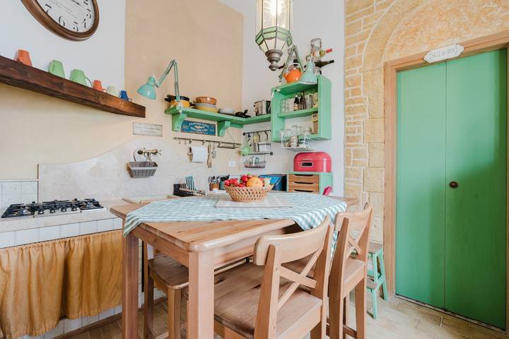 Holiday Home 'Roberta' with Sea View, Terrace, Air Conditioning & Wi-Fi in Granitola Torretta, Campobello di Mazara