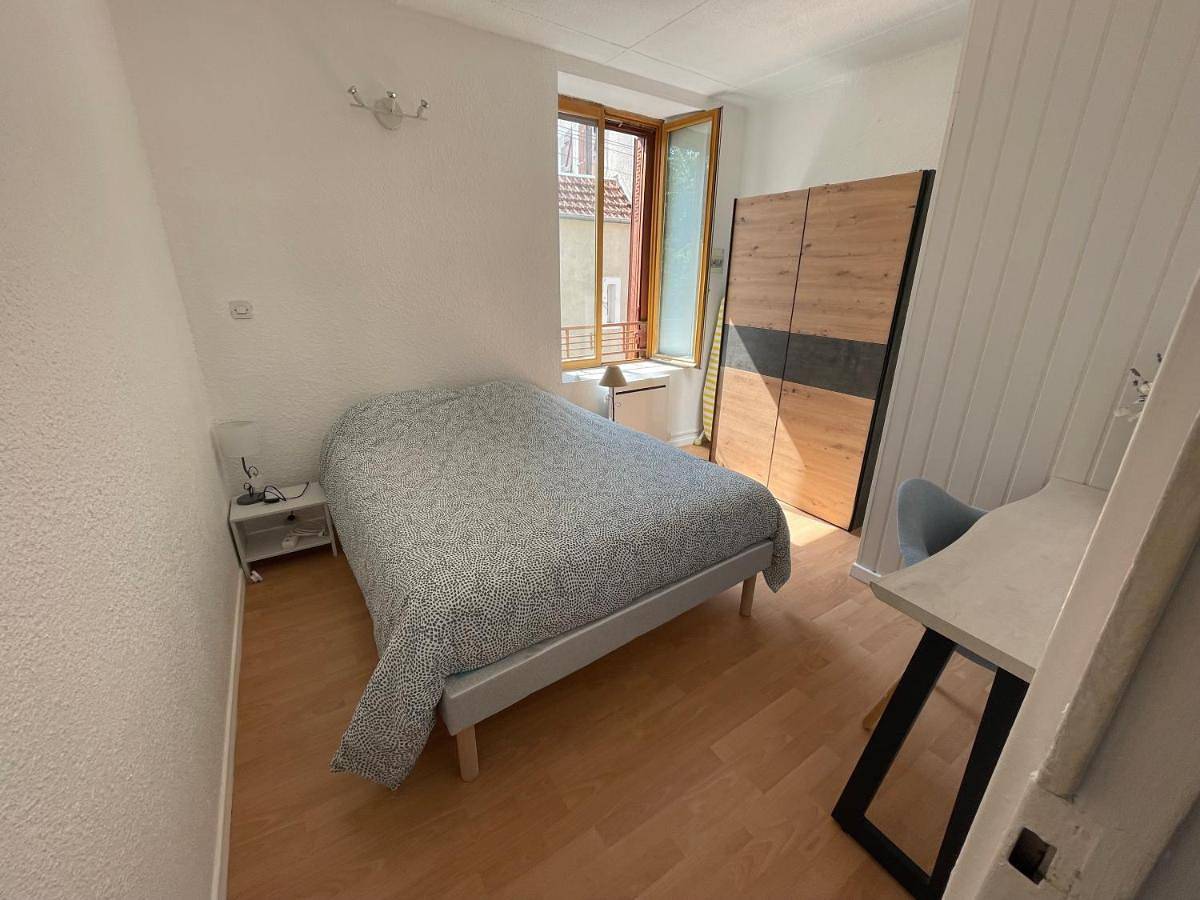 Appartement entier, One-Bedroom Apartment in Bourbonne-les-Bains, Haute-Marne
