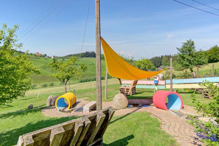 Ferienwohnung für 4 Personen, mit Balkon/Terrasse und Terrasse sowie Garten und Pool in Markgraeflerland - 4