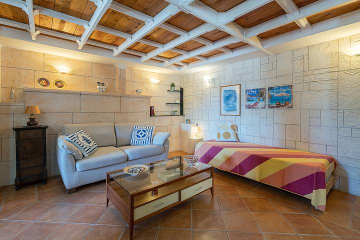 Villa mit Pool nur wenige Schritte vom Meer entfernt in Ognina, Syrakus