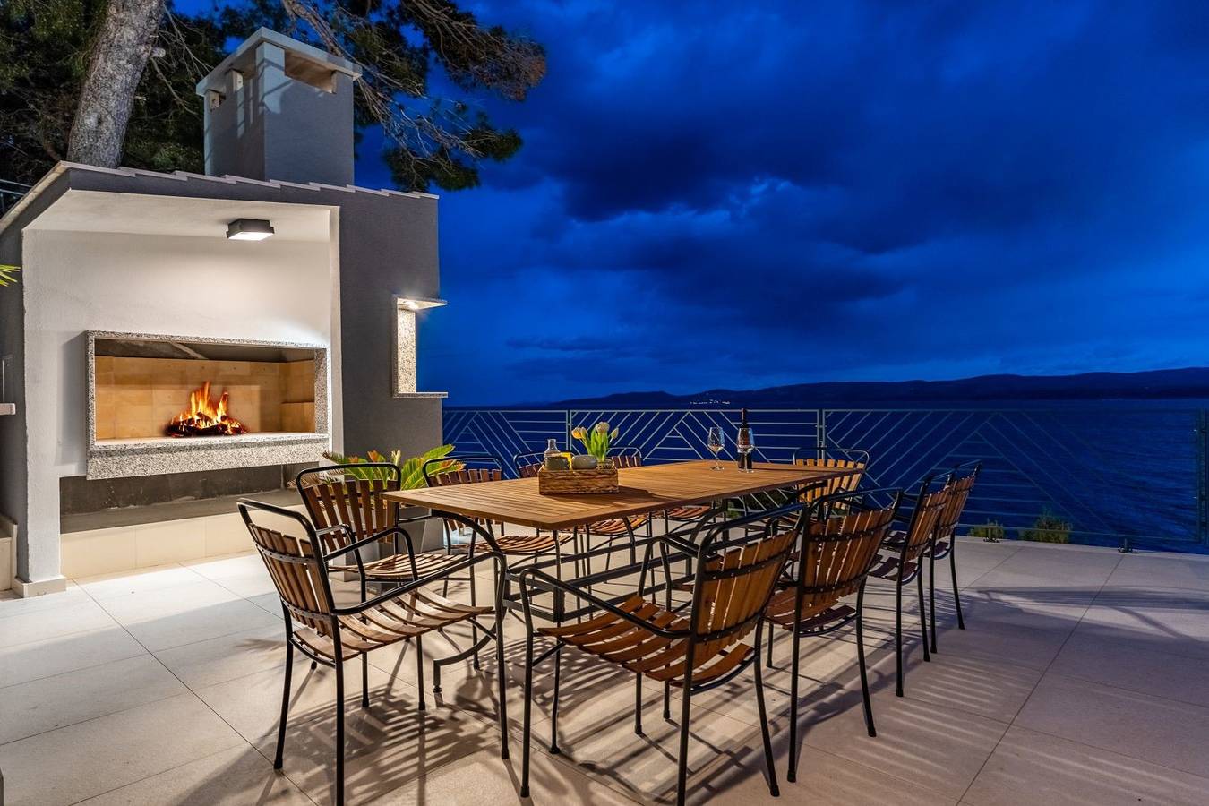 Luxusvilla Euphorica Omis mit Pool, Whirlpool, Sauna, Fitnessstudio in Lokva Rogoznica, Split-Dalmatien