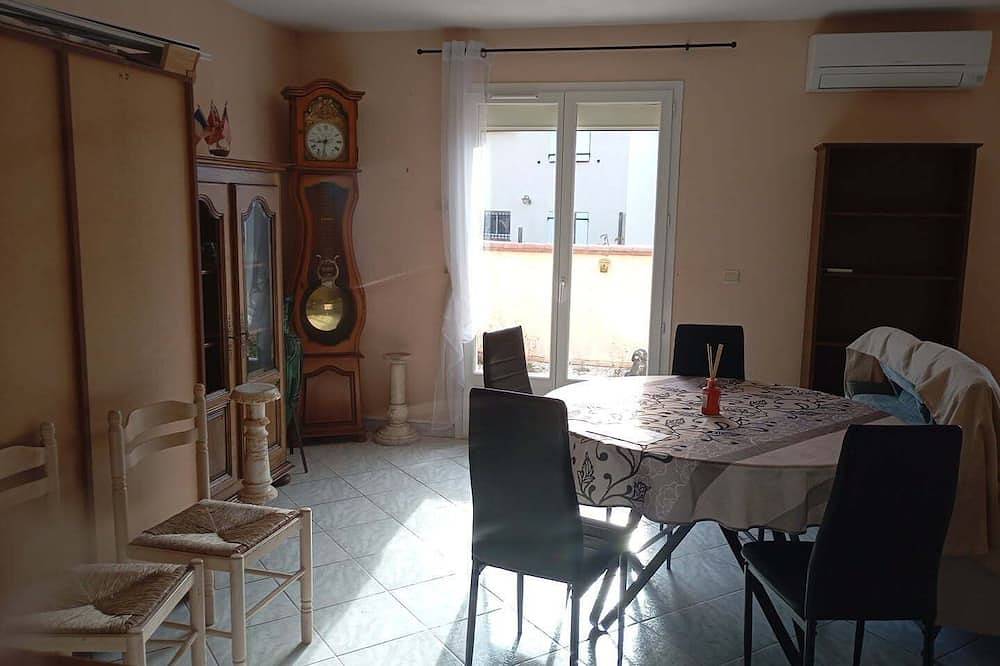 Pleasant furnished house with terrace and fenced garden in Le Boulou, Región Céret