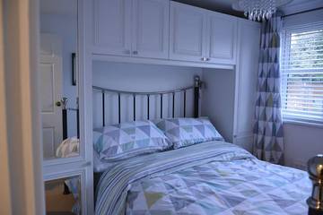 Log Cabin for 4 People in Mersea Island, Colchester, Photo 1