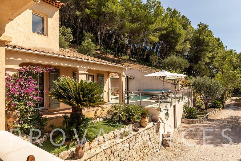 Holiday house with pool in Castagniers near Nice in Castagniers, Nice region