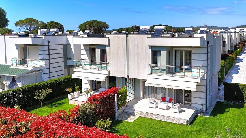 Villa für 8 Personen, mit Garten und Balkon in Albanien
