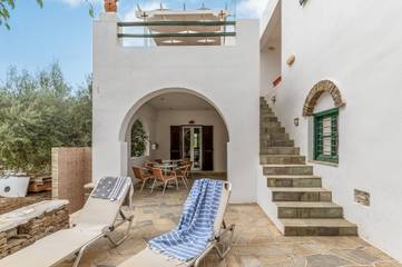 Gîte pour 4 personnes, avec balcon et jardin dans Platis Gialos Sifnos