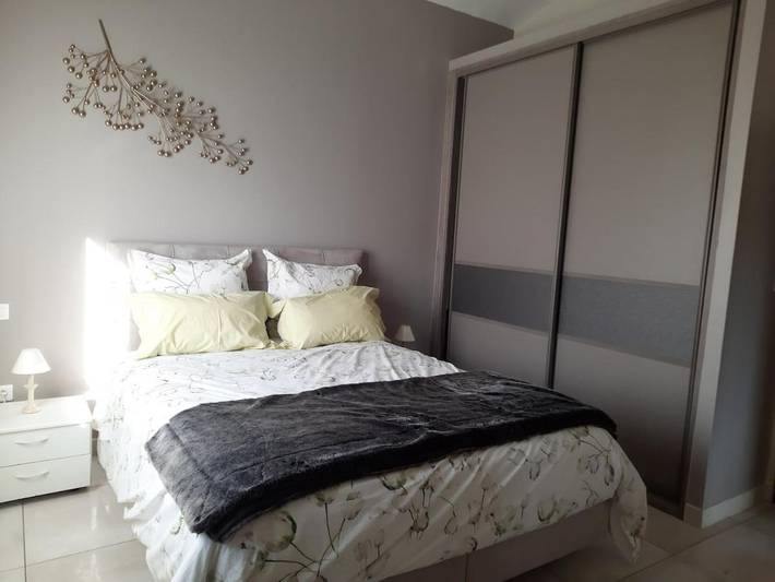 Location de vacances pour 7 personnes, avec jardin ainsi que vue et piscine à Jouques - 2