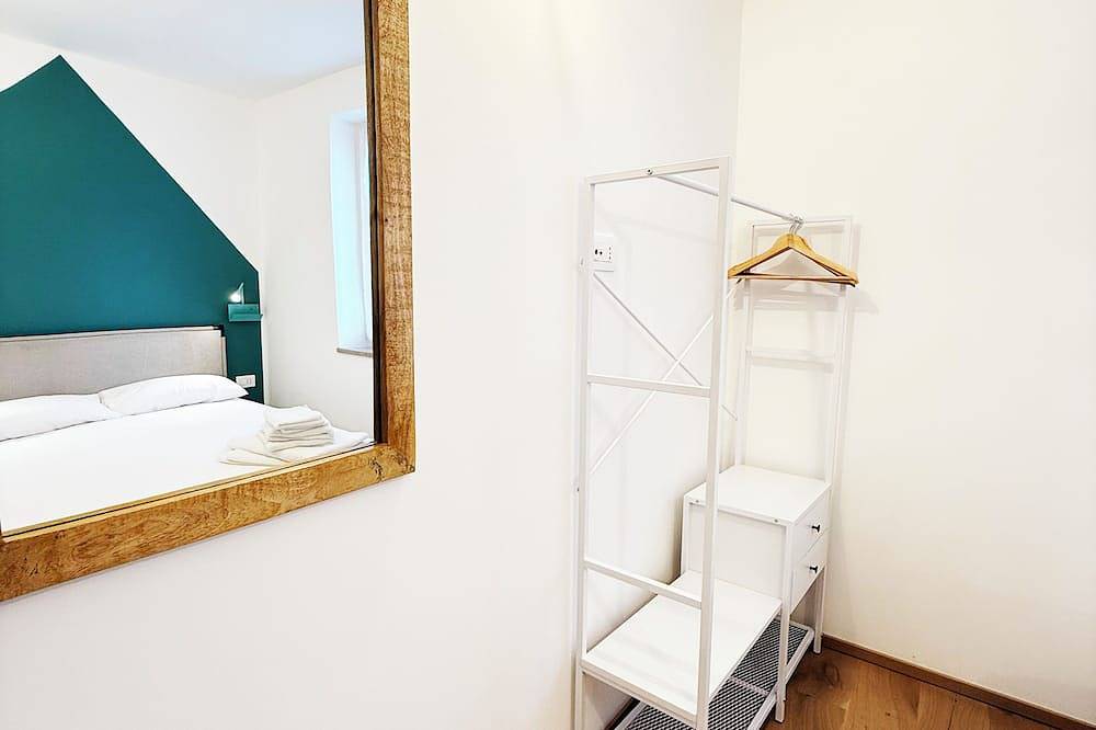Ganze Wohnung, Apartment in the center of Levico with 3 bedrooms, 2 bathrooms, terrace,garage and elevator in Levico Terme, Caldonazzosee