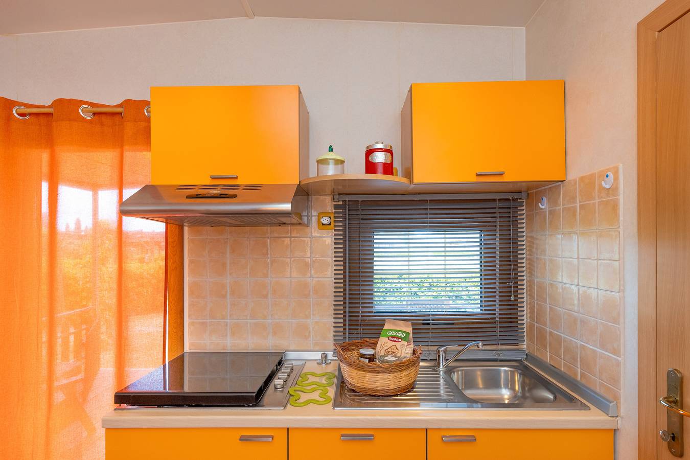 Bungalow 'Stella 1' con piscina condivisa, terrazza privata e aria condizionata in Bibbona, Costa degli Etruschi