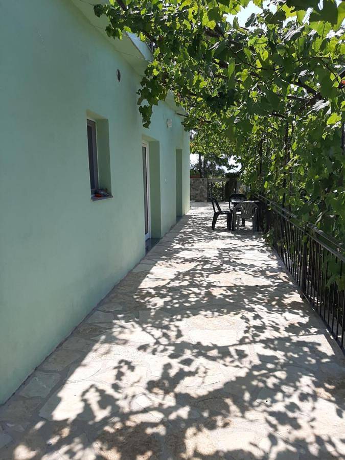 Chambre d’hôte pour 3 personnes, avec vue ainsi que jardin et terrasse en Albanie - 3